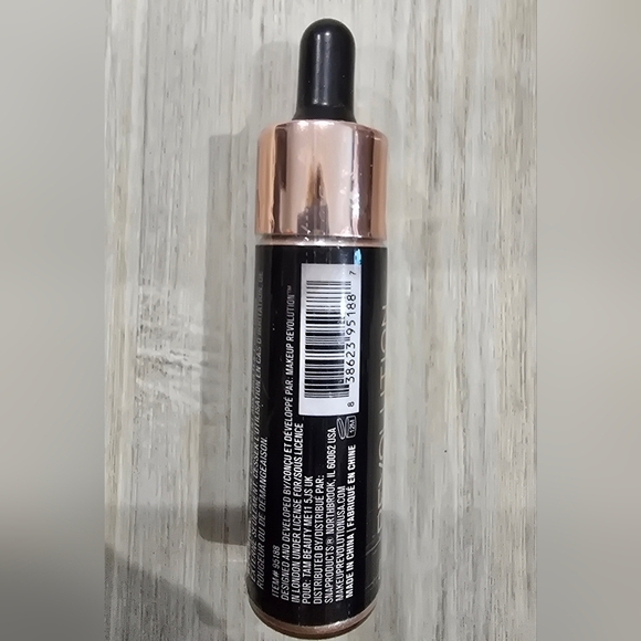 Makeup Revolution Liquid Highlighter / Champagne / .61 fl Oz/ Sealed - Picture 3 of 4
